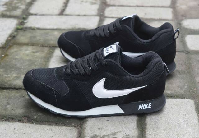 Sepatu Sneakers Running NK Md Runner Hitam Putih. Sepatu Sport Running Md Runner Hitam Putih Suede Outsole Karet Premium Spesial Edition