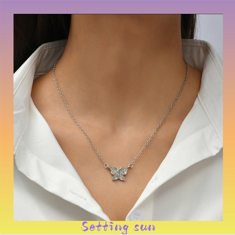 Kalung Rantai Klavikula Desain Kupu-Kupu Aksen Berlian Penuh Untuk Wanita TN