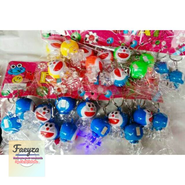 Doraemon 12 PCS gantungan nyala.