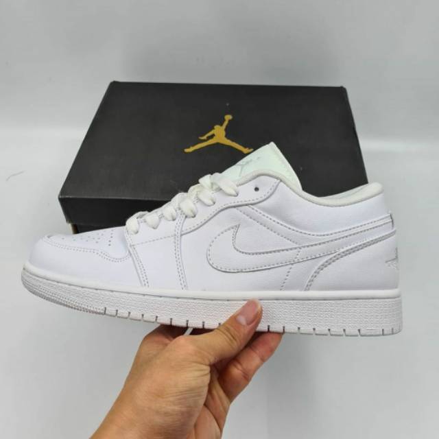Jual Sneakers Nike Air Jordan 1 Low 