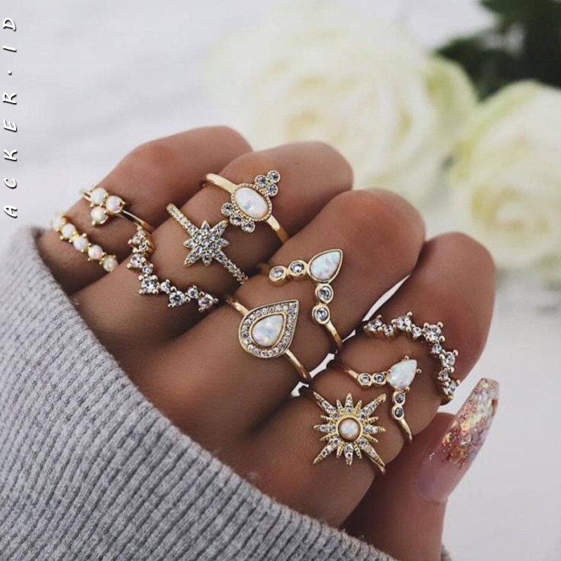 10pcs / Set Cincin Desain Mahkota Bintang Opal Aksen Berlian Warna Emas Untuk Wanita