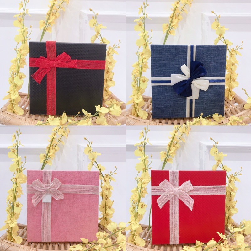 

Gift Box / kotak Kado / Box kado / Souvenir pesta / Kotak Persegi