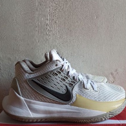 Kyrie 5 White 100% Original Bisa Cod Bayar Di Tempat