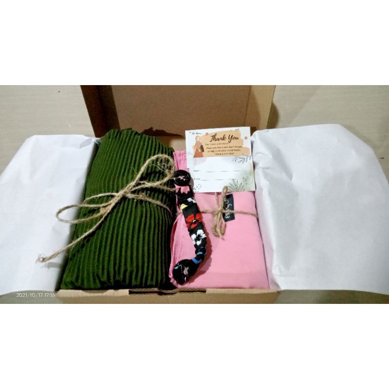 

HAMPERS HIJAB MURAH/GIFTBOX/PASMINA PLISKET/HIJAB BELA SQUARE/KADO NIKAH/KADO WISUDA/KADO MURAH