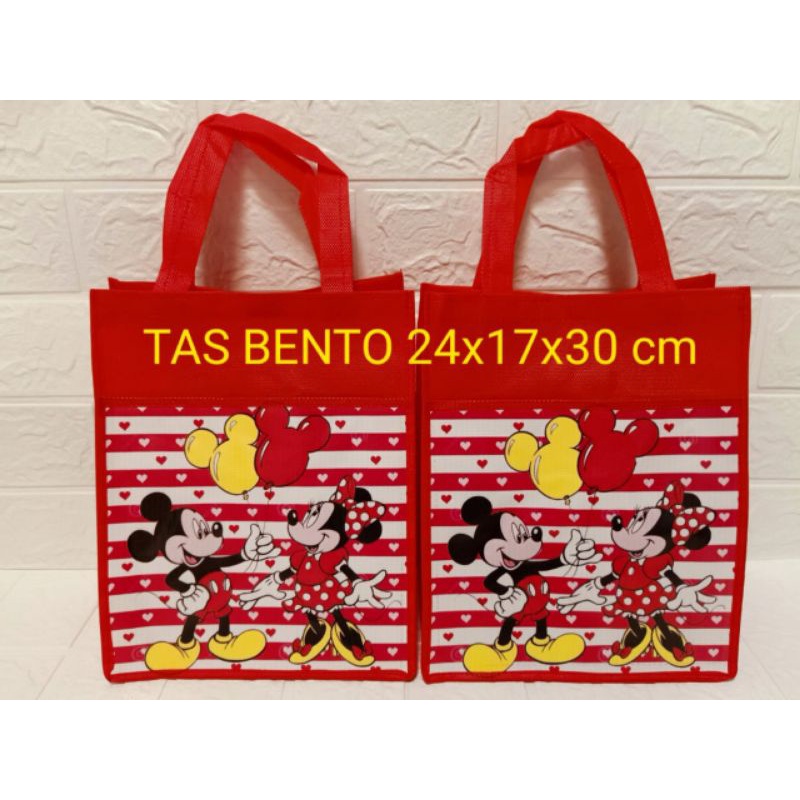 

TAS BENTO uk 24 cm x lebar 17 cnm x tinggi 30 cm min 3 lsn