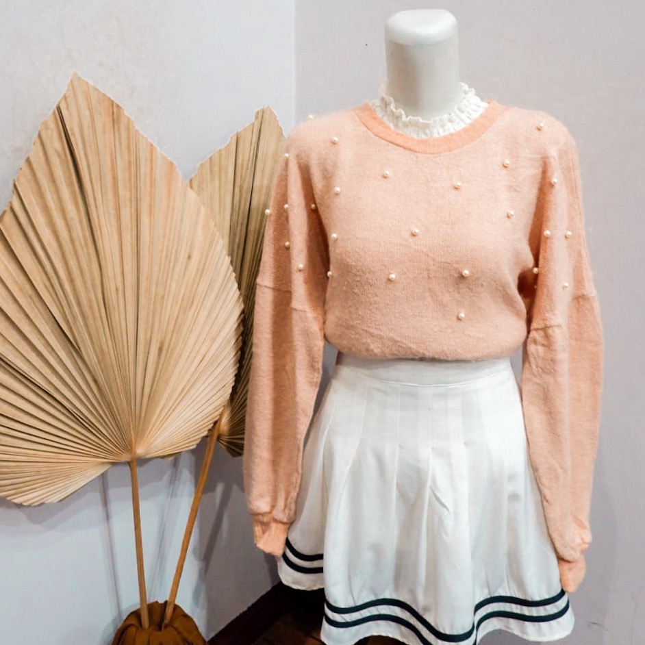 Sweater Rajut Lengan Balon Aksen Mutiara Warna Peach Pastel