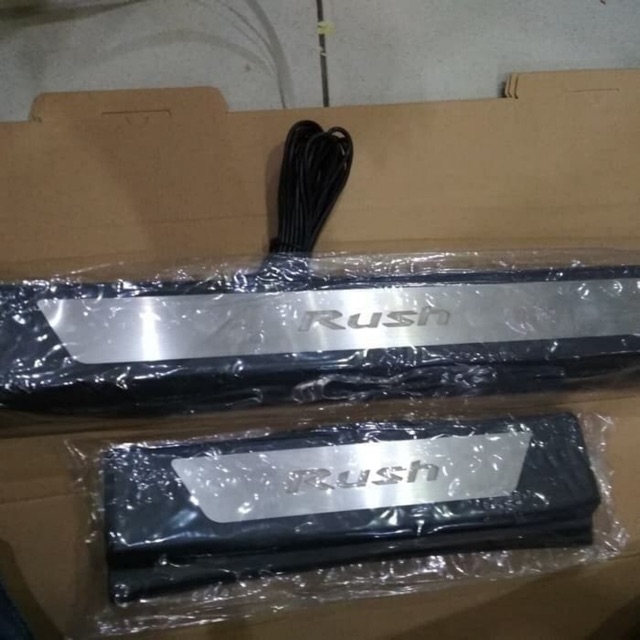 Sill Plate Lampu Tatakan Injakan Mobil Toyota Rush 2018