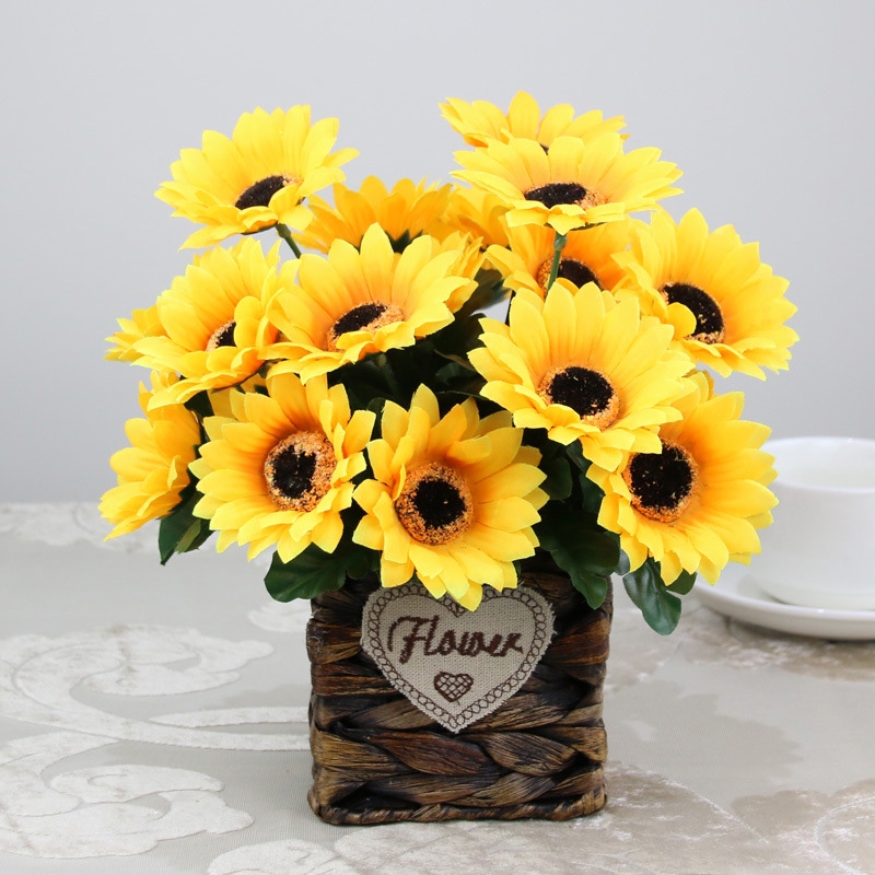 1 Buket 7 Kepala Bunga Sunflower Model Imitasi Bahan Sutra 