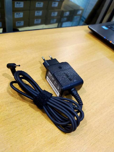 Adaptor charger asus Eee PC X101 X101C X101CH X101H 1015 1025 1215 19V-1.58A Jeck Kecil