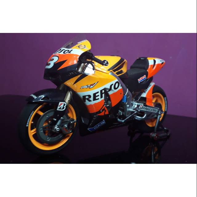 Diecast motogp minichamps dani pedrosa 2009 skala 1:12