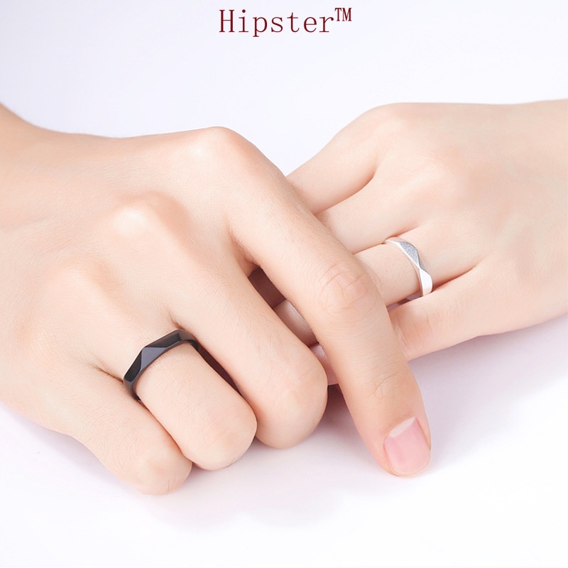 Popular Japanese and Korean Simple Geometric Glossy Diamond Black and White Men and Women Romantic Couple Rings