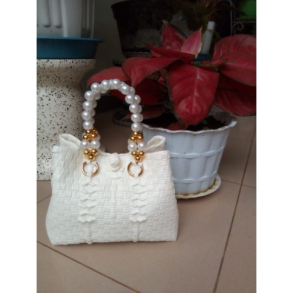 tas anyam jali handle mutiara