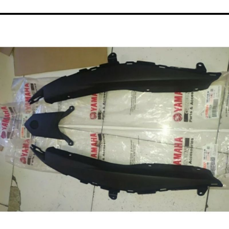 COVER SAMBUNGAN BODY BELAKANG SET R25 ASLI ORIGINAL YAMAHA