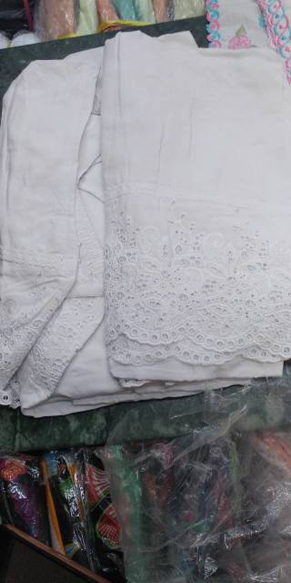 Mukena katun  rayon kerancang siti khadijah jumbo putih dan cream