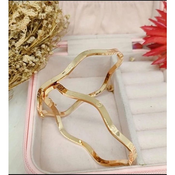 gelang emas model cartier safari 3dimensi 6k