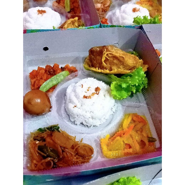 

Nasi Dus Ayam Telur 3 pendamping