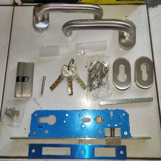 Handle Lengkung Pintu Alumunium Satu Set Stainless