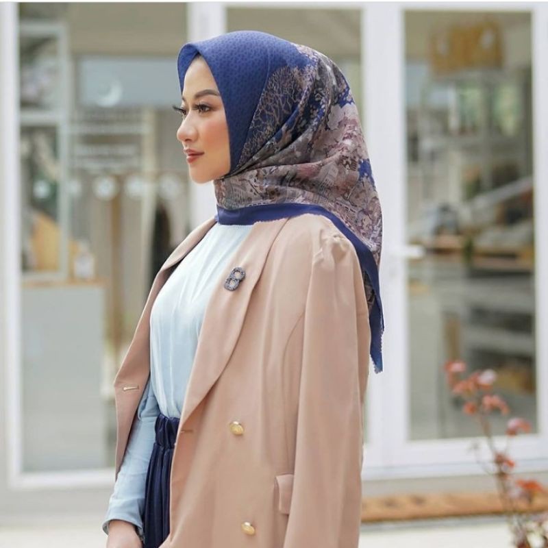 Preloved Buttonscarves Newyork collector