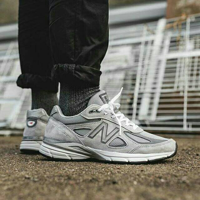 990 v 4