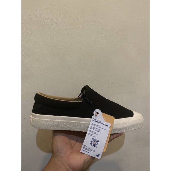 SepatuBrodoSlipOn