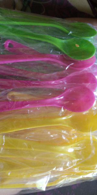 Souvenir Pernikahan Sendok Makan Anak Melamin Warna