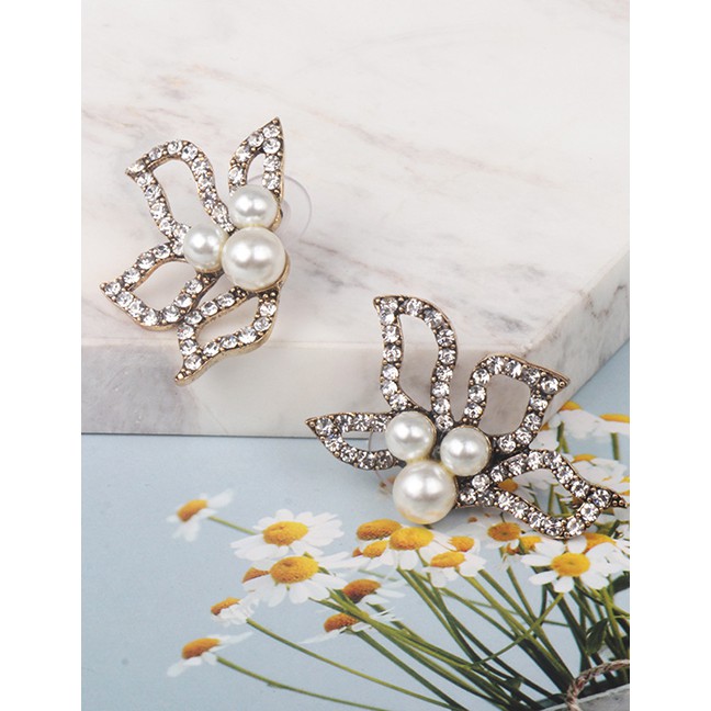 LRC Anting Tusuk Fashion Color Petal-studded Pearl Stud Earrings F6766X