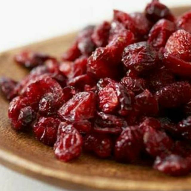 

PREMIUM CRANBERRY MERAH 200 gr / DRIED CRANBERRY / KRENBERI KERING