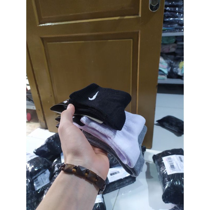 kaos kaki Nike sport premium spandex PE Lembut elastis-ukuran 3/4