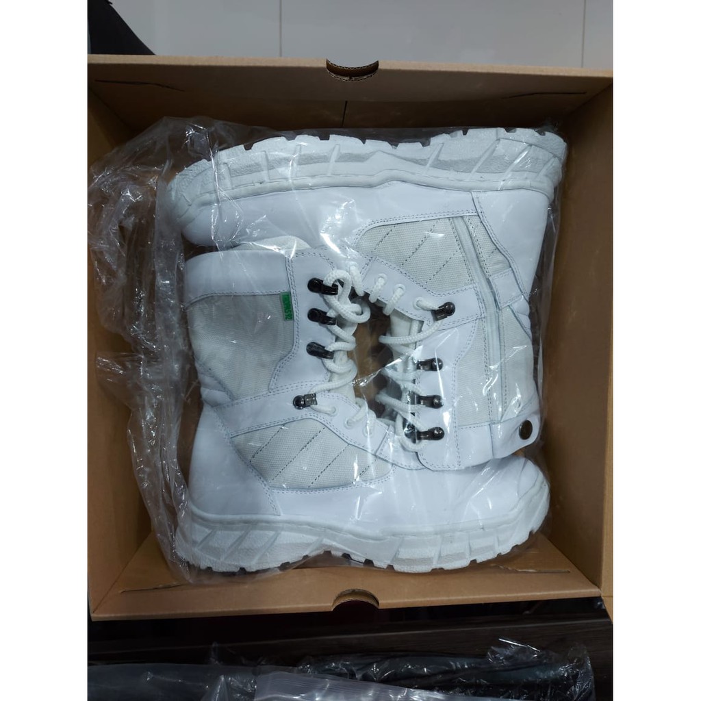 Sepatu D.E.L.T.A Putih