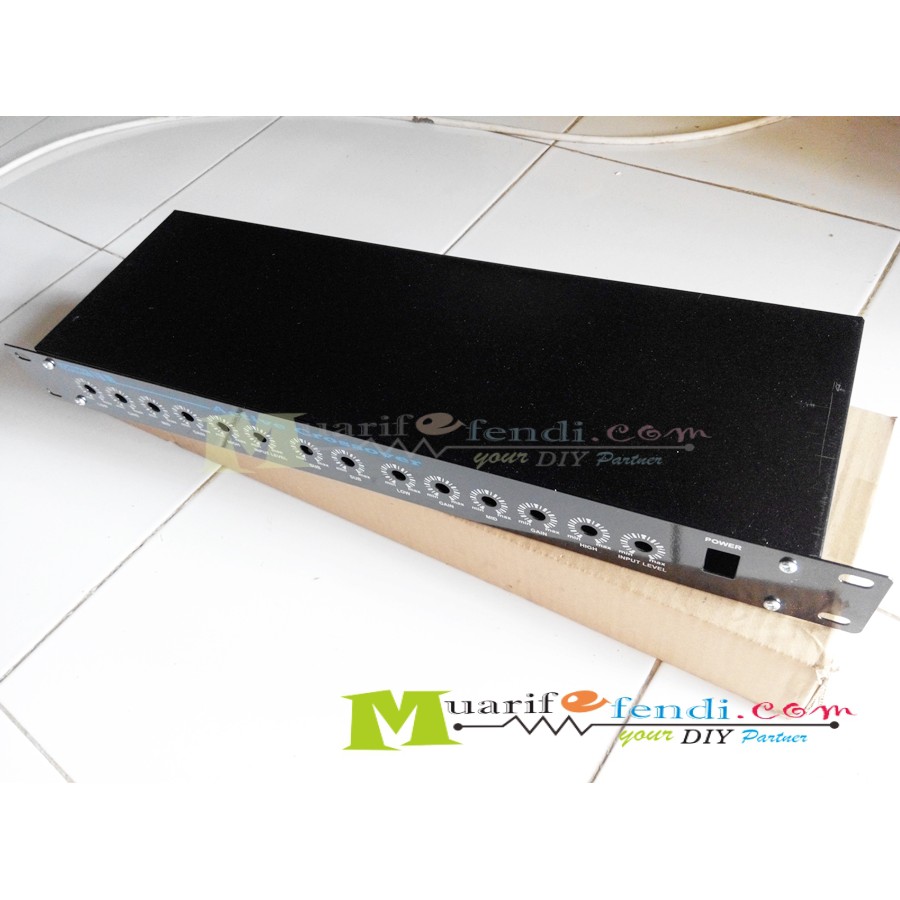 BOX AKTIF CROSSOVER 4WAY SOUNDCRACK Output SUB BASS MIDDLE HIGH STEREO