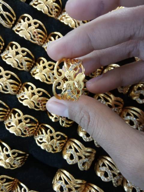 Cincin cantik lengkok titanium gold