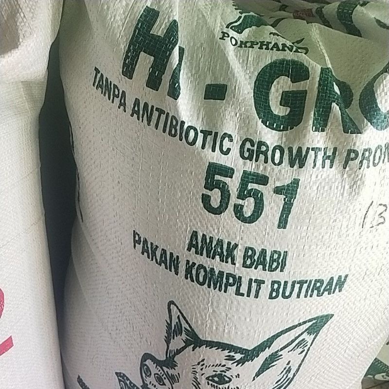 pakan ayam /babi 551 (500gram)