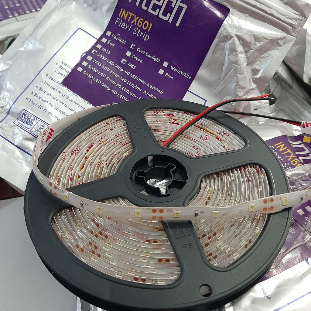 Lampu LED Strip Flexible IP65 Intech 5 Meter 2835 / 5050 IN TECH 4.8W