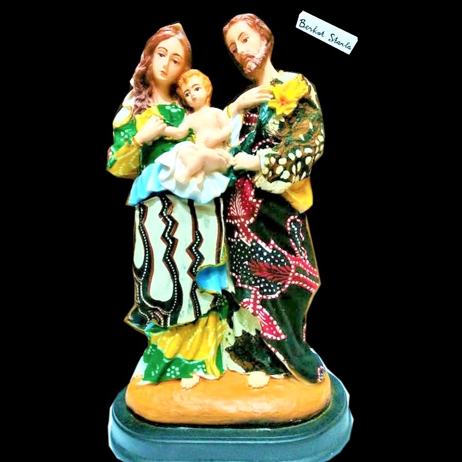 Patung Rohani Katolik/Patung Keluarga Kudus Batik Kkbt25/Holy Family in Batik Costum Fiber Religius 