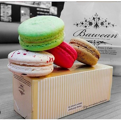 

MACAROON BAWEAN SWEETHEART BANDUNG BEST SELLER HAMPERS HAMPER NATAL CHRISTMAS PAKET PACKAGE FESTIVE SEASON CNY CHINESE NEW YEAR MOONCAKE IMLEK LEBARAN IDUL FITRI RAMADAN GIFT ORNAMEN HIASAN OLEH OLEH AUTHENTIC ORIGINAL KULINER JAJANAN CEMILAN DESSERT SNAC