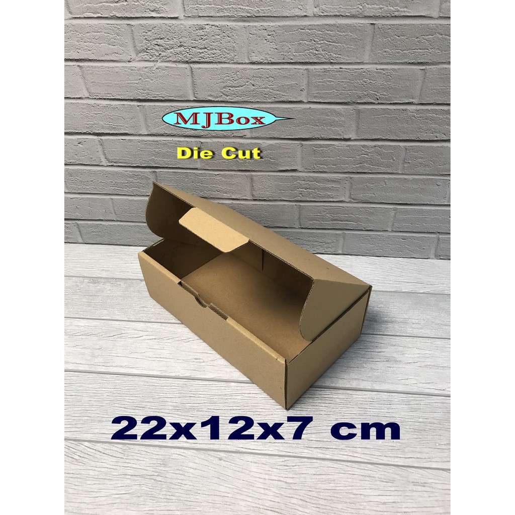 

Kardus box 22x12x7 cm model Die Cut
