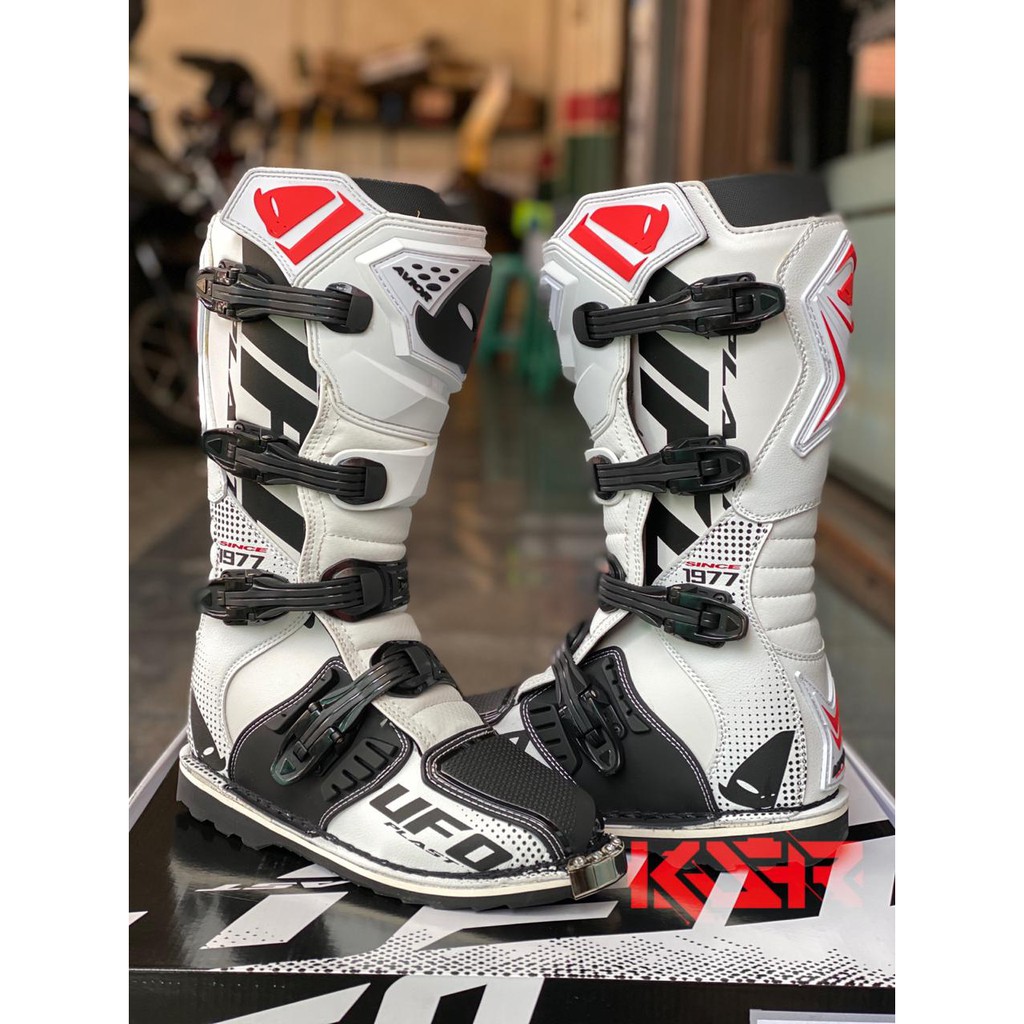 SEPATU CROSS UFO PLAST AVIOR - BLACK/WHITE