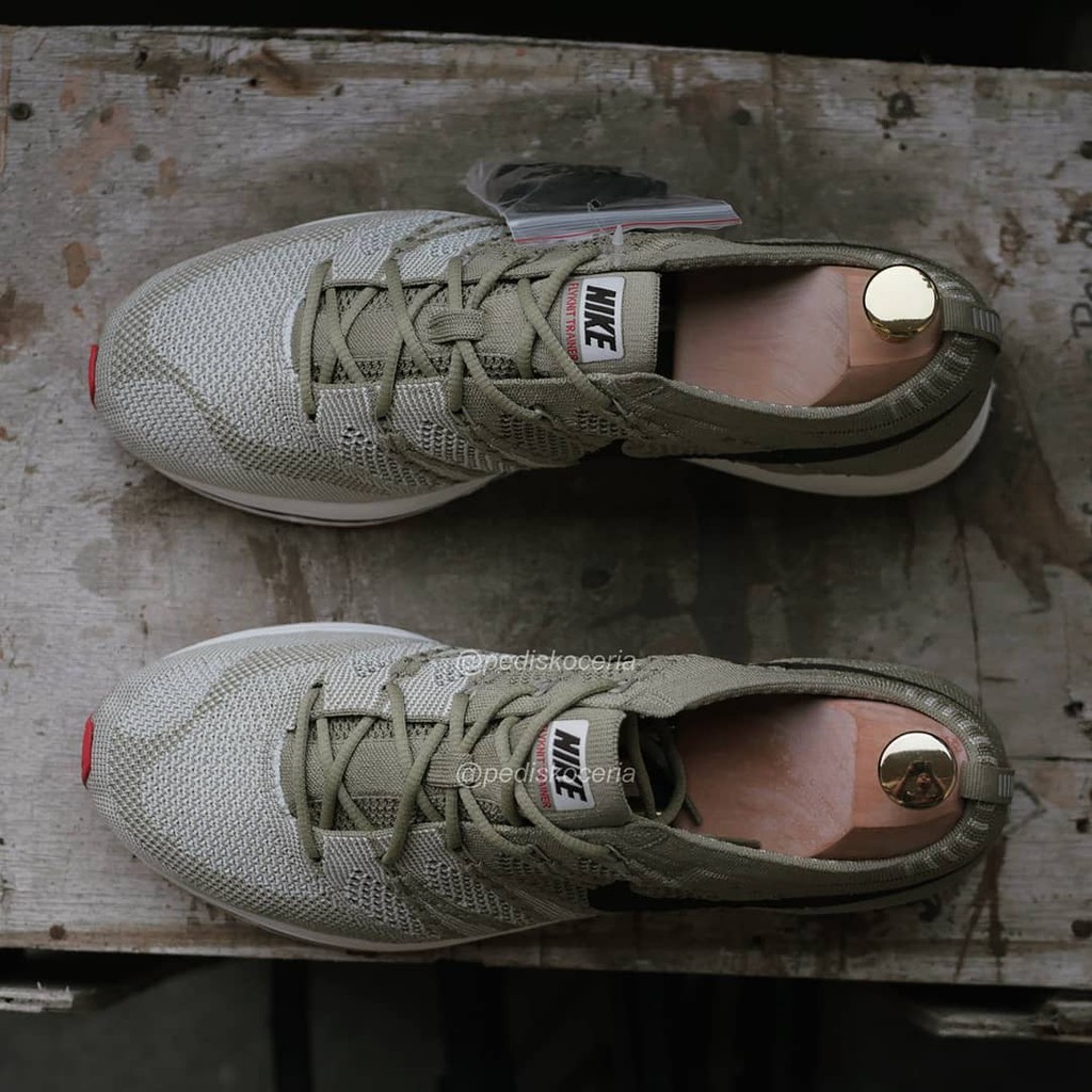 flyknit trainer olive