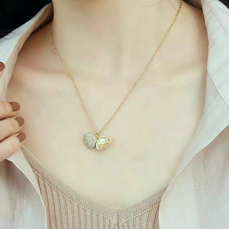 Fourfashion Kalung Rantai Bahan Titanium 18k Gold Aksen Mutiara Dan Berlian Gaya Korea Untuk Wanita
