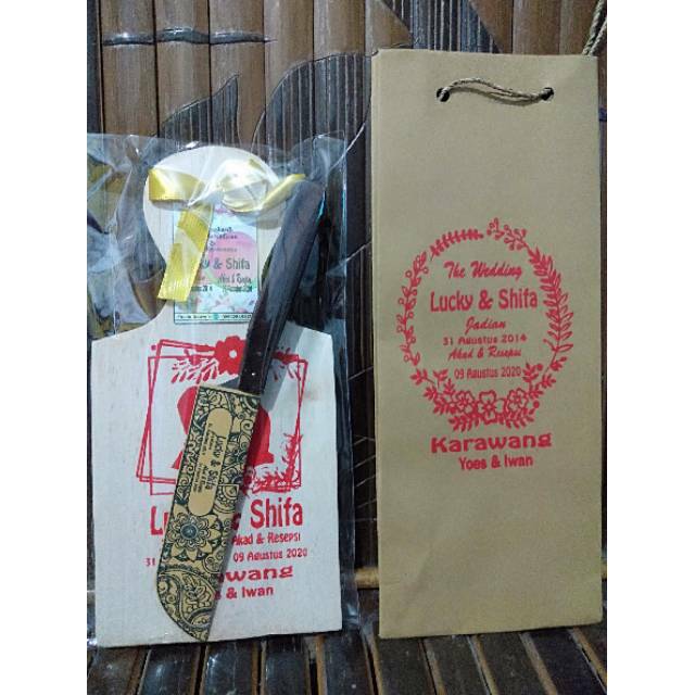 

Souvenir telenan set pisau plus paperbag