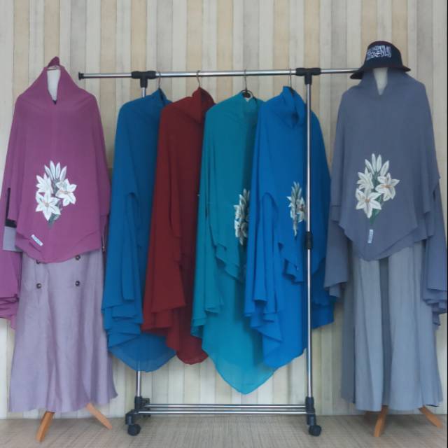 KHIMAR SYARI HAND BORDIR by UMMIMI INDRA L BRUGGMAN