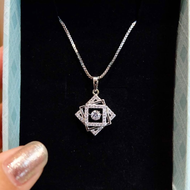 Kalung dancing stone