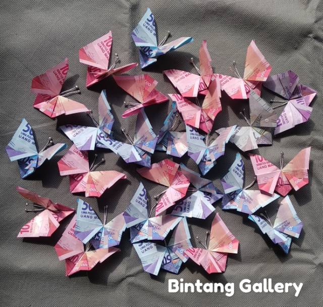 Origami kupu-kupu dari uang kertas mainan / kupu-kupu bahan mahar