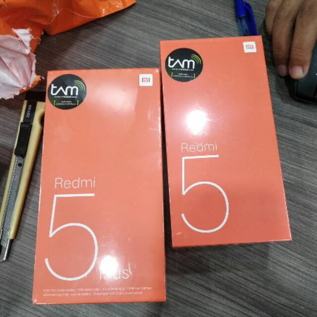 Redmi 5 plus 4/64 GB gold garansi TAM