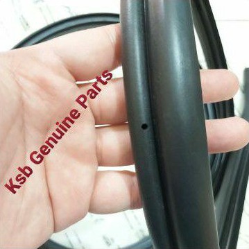 Karet Pintu Body Balon Depan Innova Kanan atau Kiri ORIGINAL ASLI