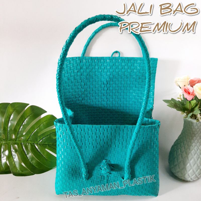 Tas Anyaman Jali Premium Murah Selempang Tutup Magnet dan Tali Bisa di Bahu