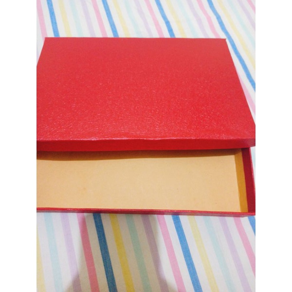 

hardbox imlek box ulangtahun merah 25 x 16 x 3