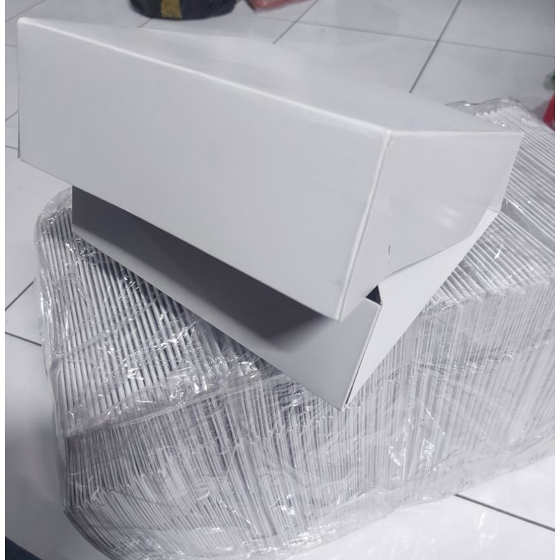 

Dus 20cmx20cm Putih Polos tanpa rakit/Dus 20x20cm TANPA diSELIP/DUS 20X20CM SAMBUNG
