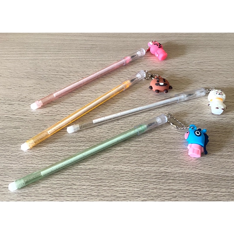 

Bolpen pen gel BTS BT21 gantungan boneka