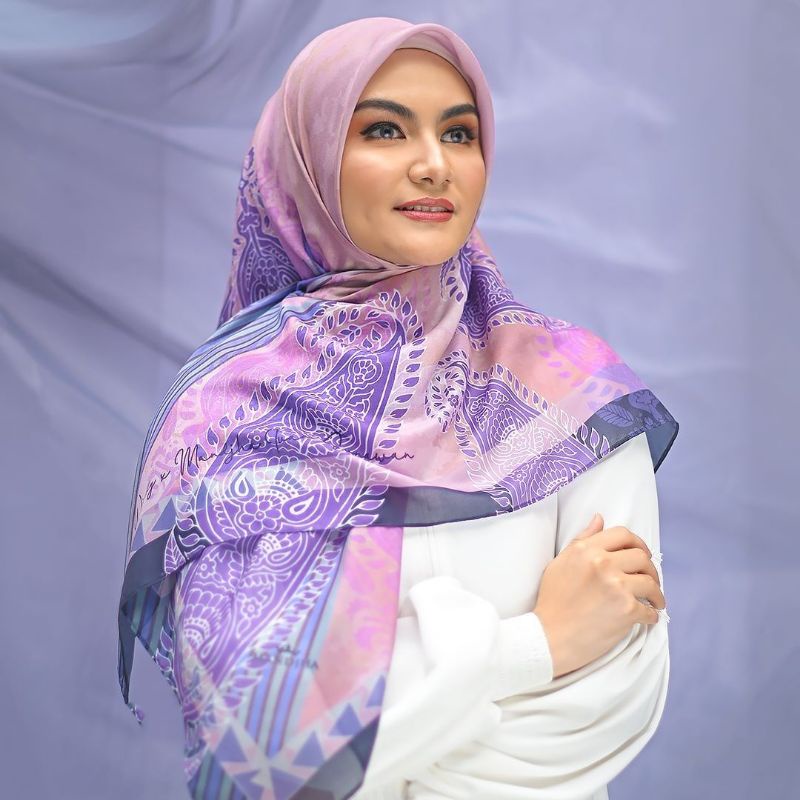 KIRANA PINK SCARF WINDY X MANDJHA BY IVAN GUNAWAN